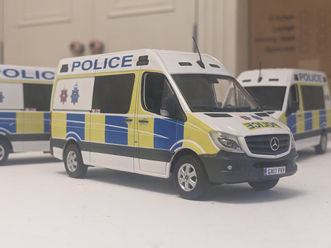 ﻿🇬🇧 Premium ClassiXXs 1/43 Mercedes-Benz Sprinter Police of Surrey & Sussex Code 3 Model (GX17 FKV)