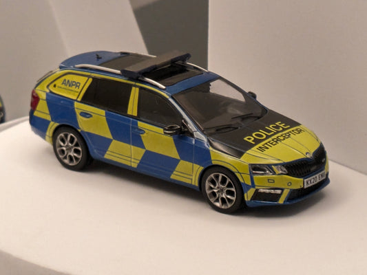 🇬🇧 IXO 1/43 Skoda Octavia RS Combi Police of Northamptonshire Code 3 Model