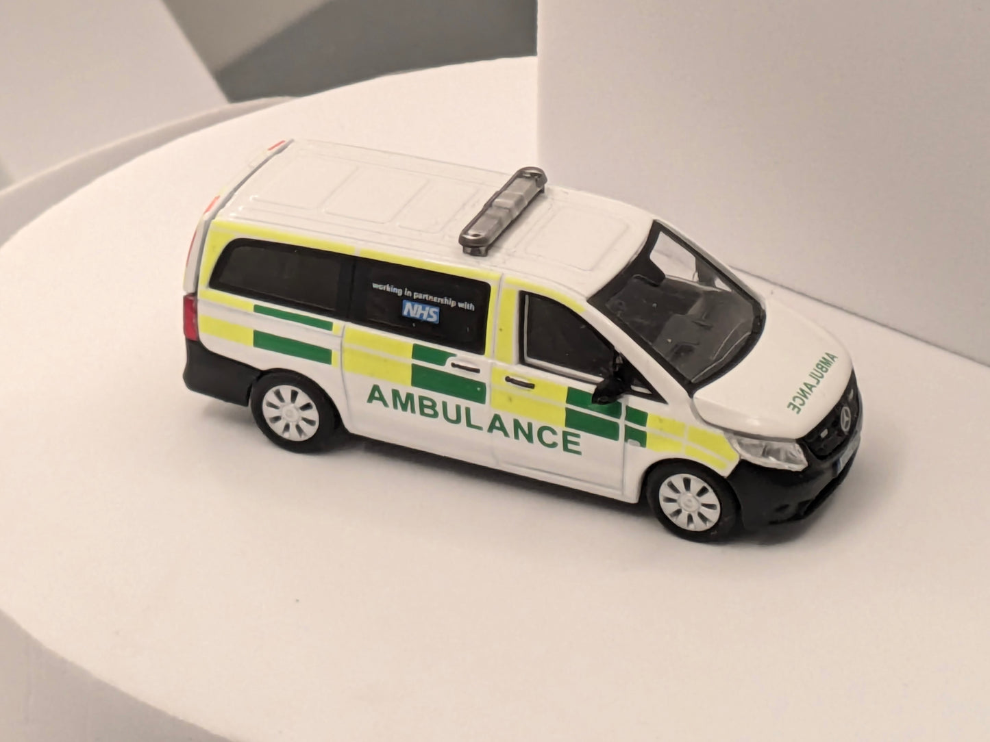 🇬🇧 ERA CAR 1/64 Mercedes-Benz Vito NHS Ambulance Model