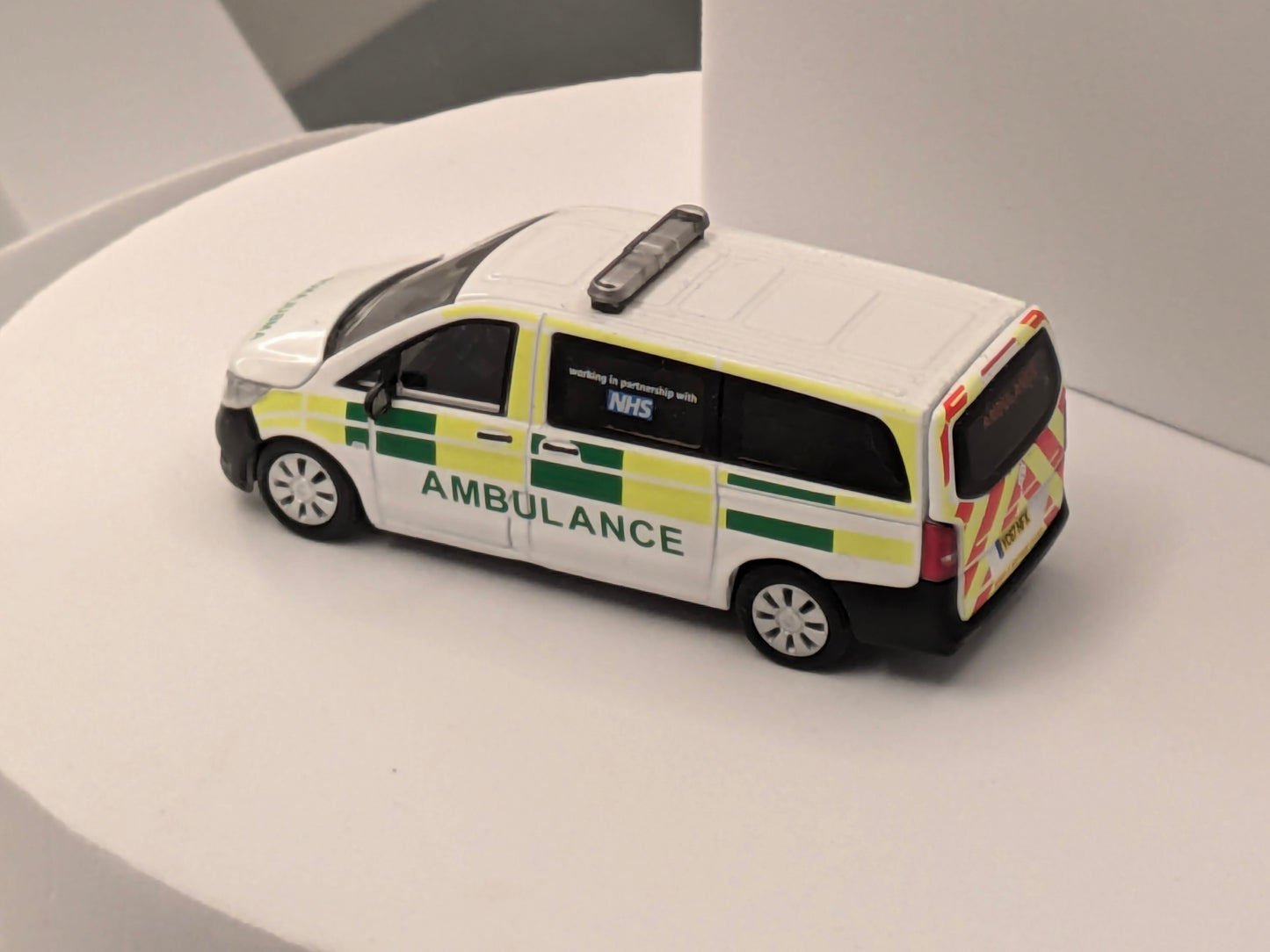 🇬🇧 ERA CAR 1/64 Mercedes-Benz Vito NHS Ambulance Model